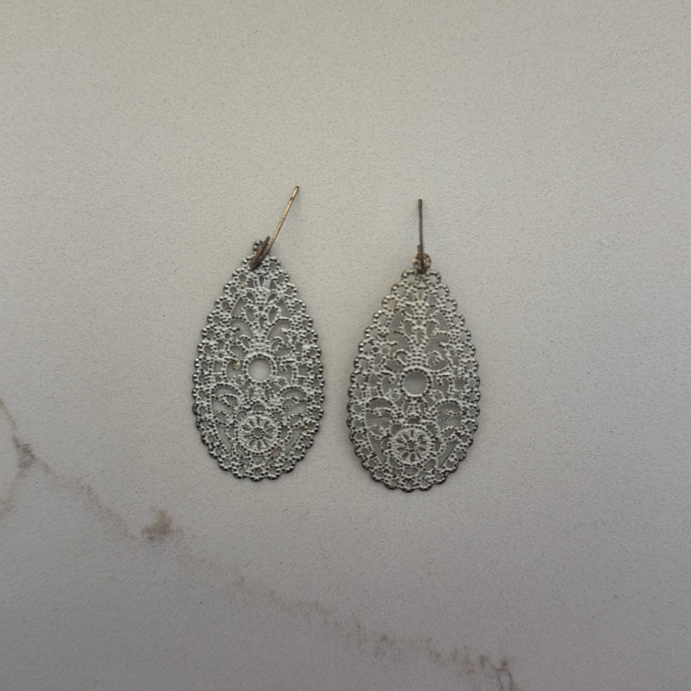 THIN TEARDROP EARRINGS